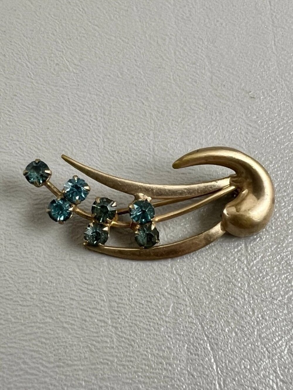 Vintage Atomic Shooting Star Comet Brooch Blue Rhinestone Gold Tone MCM Pin